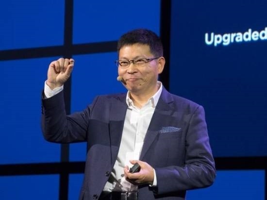 余承东谈iPhone Duo:阔折叠手机华为先做的!
