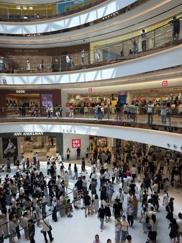 佛山万象天地人气火爆。