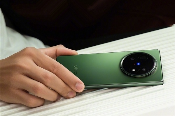 全球首款天玑9500折叠旗舰!vivo X Fold6工程机偷跑:最强天玑折叠屏