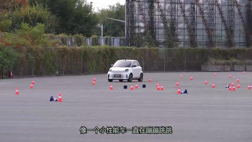 转弯半径3.35米的“马路恶霸”！试驾smart精灵2号