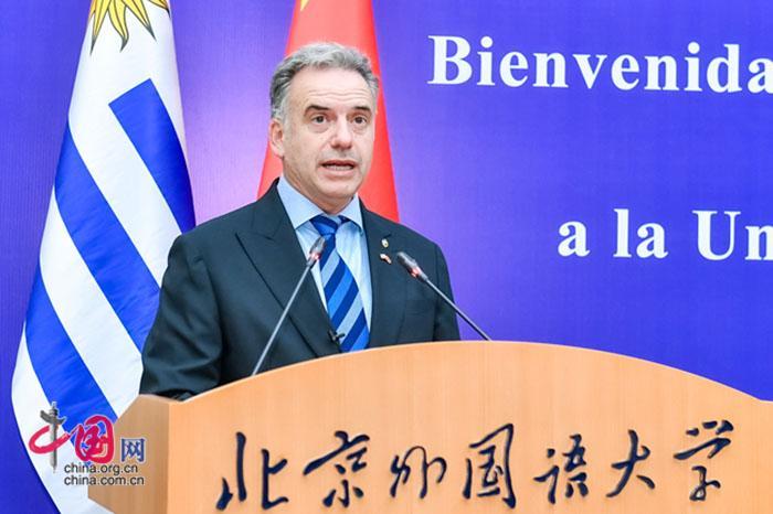 乌拉圭总统亚曼杜&middot;奥尔西访问北京外国语大学并发表演讲。（北京外国语大学供图）