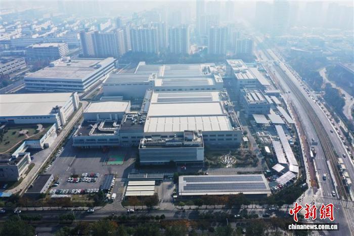 图为西门子成都数字化工厂。在这里,近100个AI应用已部署在质量检测、工业废弃物处理等多个场景中。 (西门子供图)