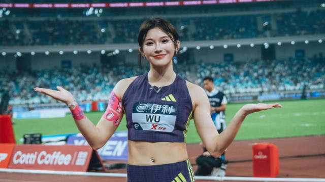 真牛！100米栏硬刚奥运冠军，没想到女飞人吴艳妮上演最疯狂冲刺