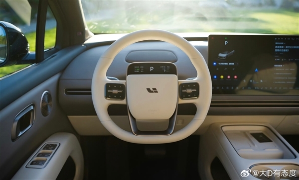 新一代理想L9内饰疑曝光:大联屏依旧 但一个家族化设计被砍