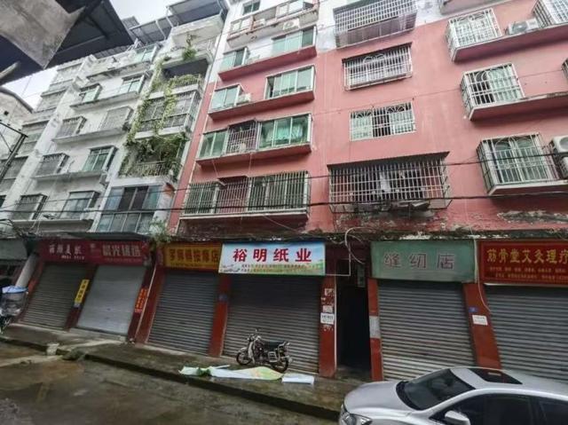 图为事发现场楼房