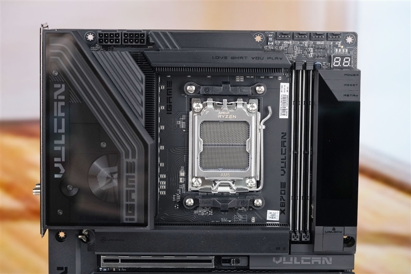 AMD X3D最强优化!七彩虹iGame X870E Vulcan OC V14火神主板评测:专属优化 温度更低性能更强