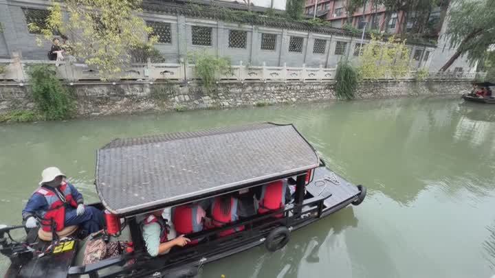 水陆漫游焕新广陵古城 国庆街巷微度假火爆出圈.jpg