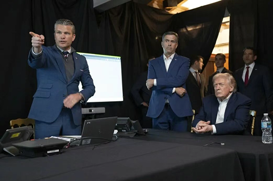 1日,特朗普听取行动进展 纽约时报