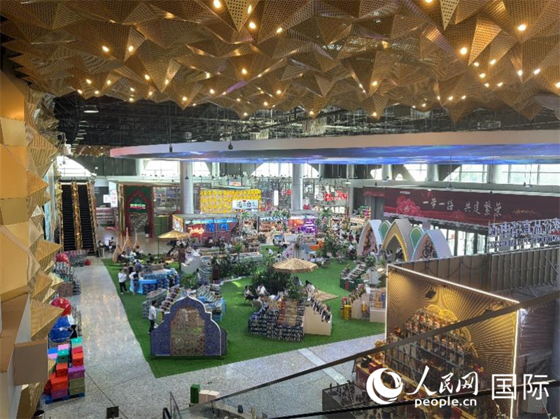 乌鲁木齐保税展示交易中心一角。人民网 柯明可摄