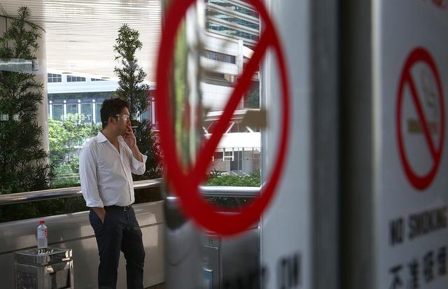△香港，全球在室外抽烟（贵寓图）