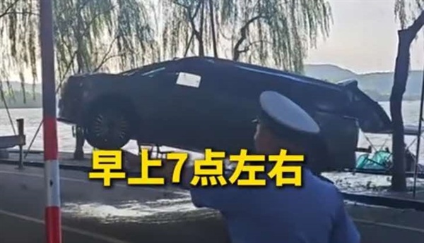 极氪009西湖泡俩小时全程没断电没下沉：车主顺利开窗逃生