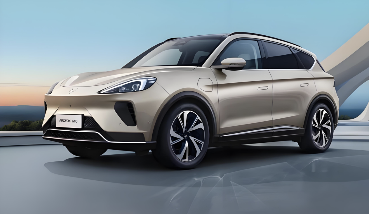 5吨货车双侧夹击也不怕：极狐阿尔法T6的“地狱测试”有多硬核