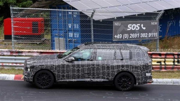 宝马最大车型 2028款X7原型曝光：V8动力不砍反加码