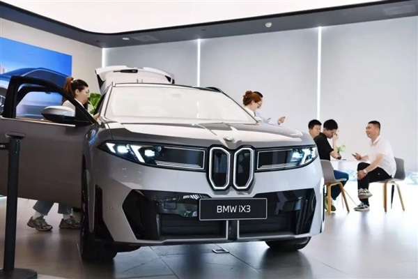 新世代iX3首展爆单：宝马终于有能打的纯电车了！