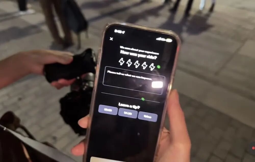 ▲X网友分享Cybercab可以给小费、评分