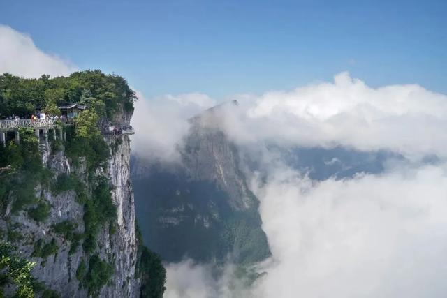 张家界天门山国家森林公园 图/郭立亮