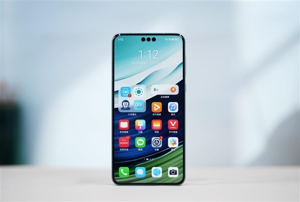 华为Mate 90系列正面外观曝光:依然独一无二三挖孔!支持3D人脸