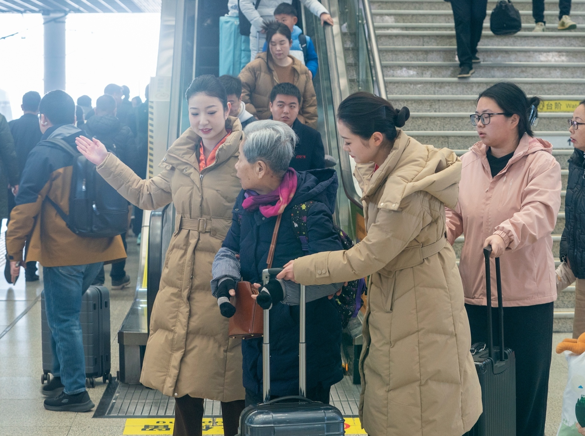 武汉高铁站人潮涌动