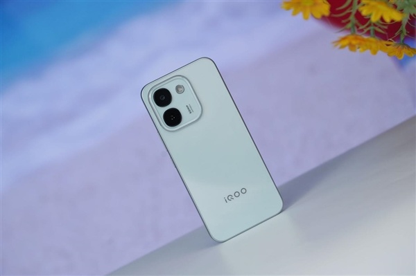 iQOO首款万毫安时手机！Z11S图赏