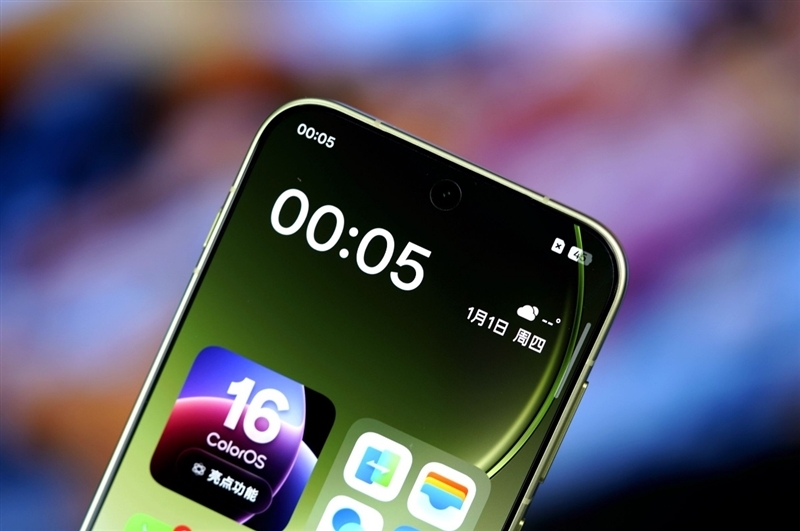 小屏不妥协配置反升级！一加15T手机深度评测：小巧玲珑的满血性能旗舰