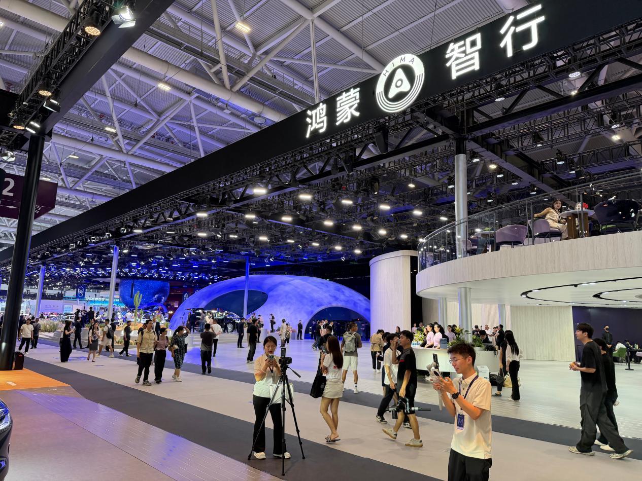 尚界Z7系列领衔炸场!鸿蒙智行眷属亮相2026粤港澳车展