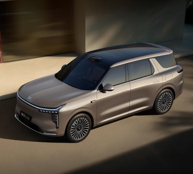 智己LS8开启预售:线控四轮转向、双腔空悬,预售权益价25.98万起