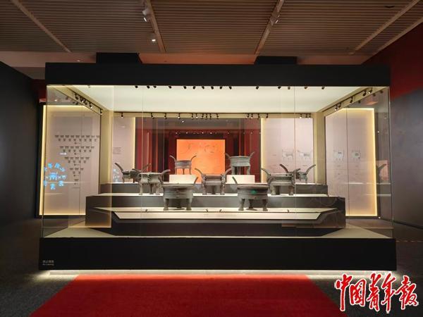 “遇见考烈王——安徽淮南武王墩一号墓考古成果展”中的九鼎 中青报&middot;中青网记者 李怡蒙/摄