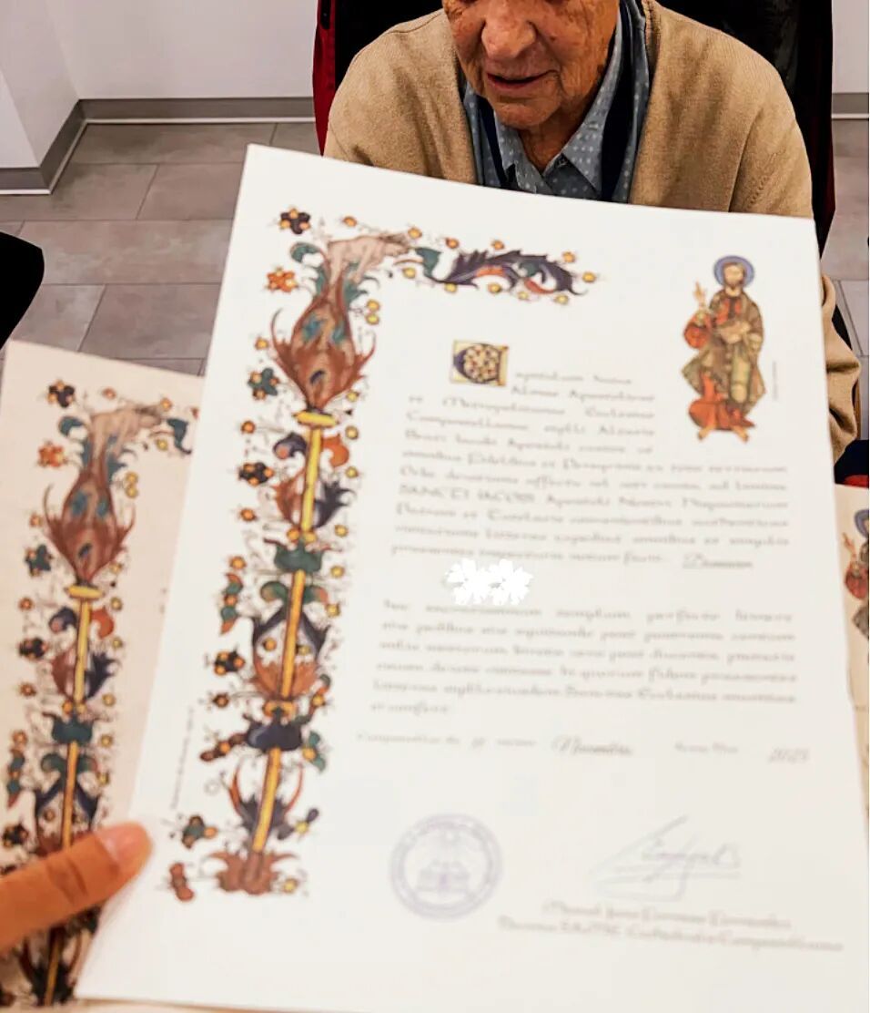 婷子收到的写有自己名字的徒步证书。图/受访者提供