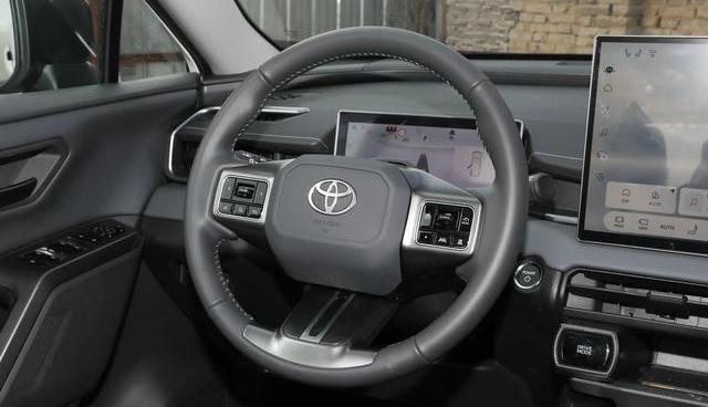 2026款RAV4荣放：2.0L家用真的够用吗？实测后我发现这3个隐藏痛点！-有驾