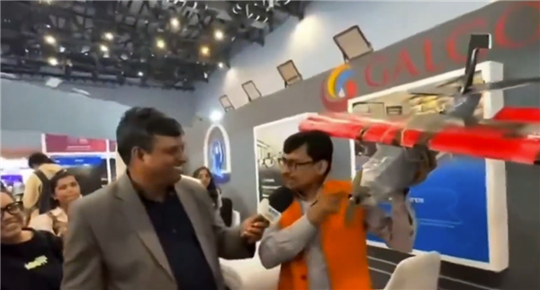 拿中国机器狗冒充自研后 印度一大学又展出泡沫无人机