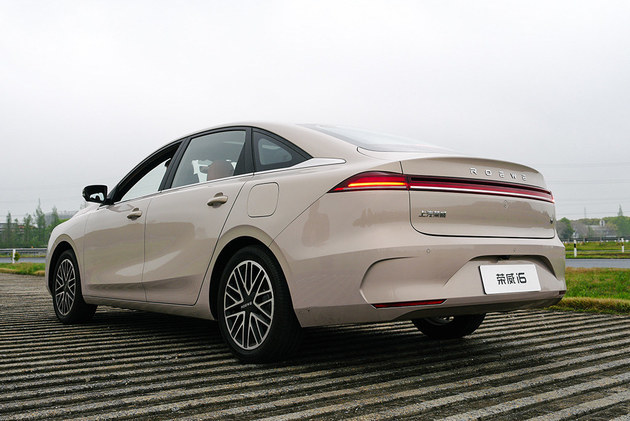 荣威i6限时6.59万起订 纯油环球轿/送油补送金钞