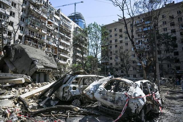 当地时间2026年7月2日,乌克兰基辅,当地遭到大规模袭击,死亡人数已上升至30人