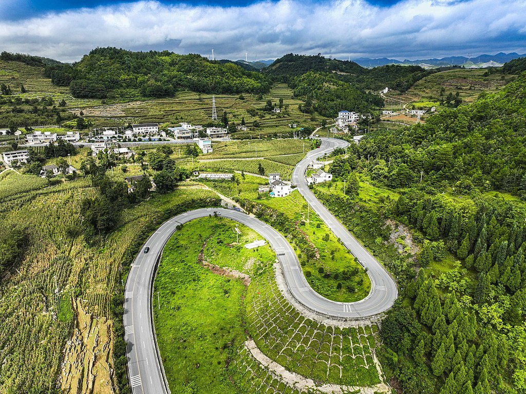 贵州黔西,定新彝族苗族乡境内的“四好农村路” 来源:视觉中国