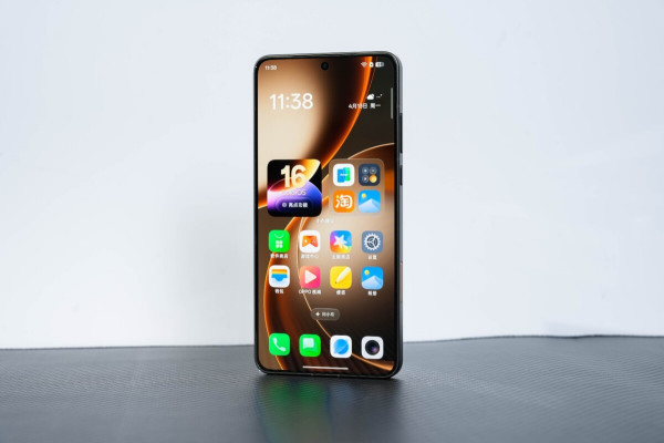 新一代1nit明眸护眼屏!OPPO Find X9 Ultra重新定义屏幕亮度舒适标准