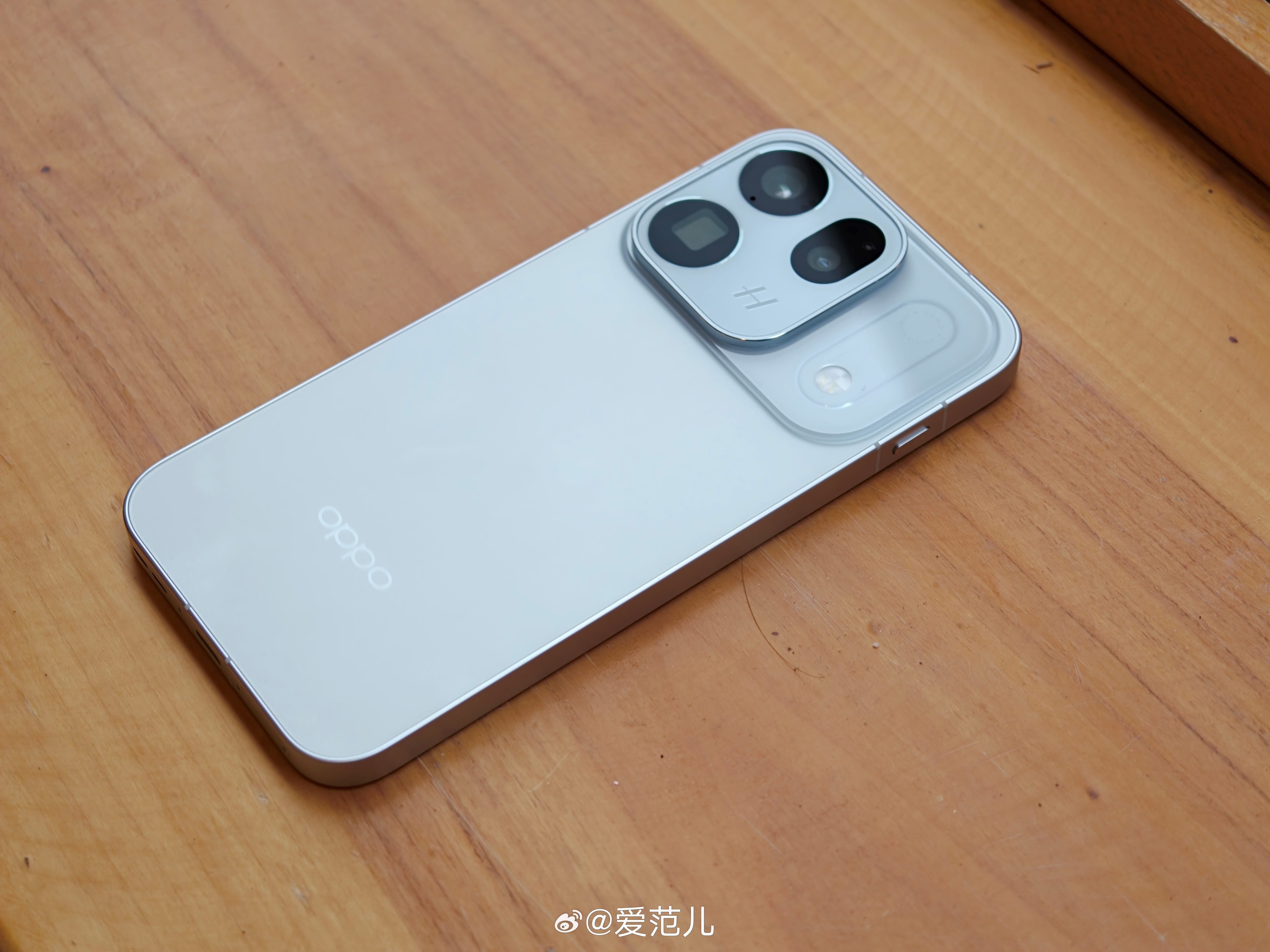 #爱范儿图赏#|#OPPO Find X10# 系列:冰川映蓝,月色