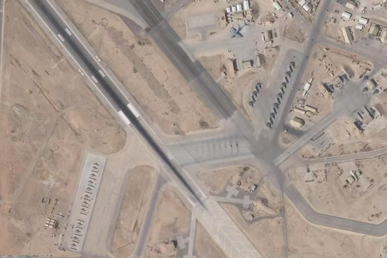△位于约旦阿兹拉克的美国穆瓦法克·萨尔蒂空军基地。(图源:Planet Labs PBC)