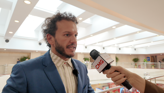 巴西旗手电视台BandTV记者朱利安诺&middot;迪普