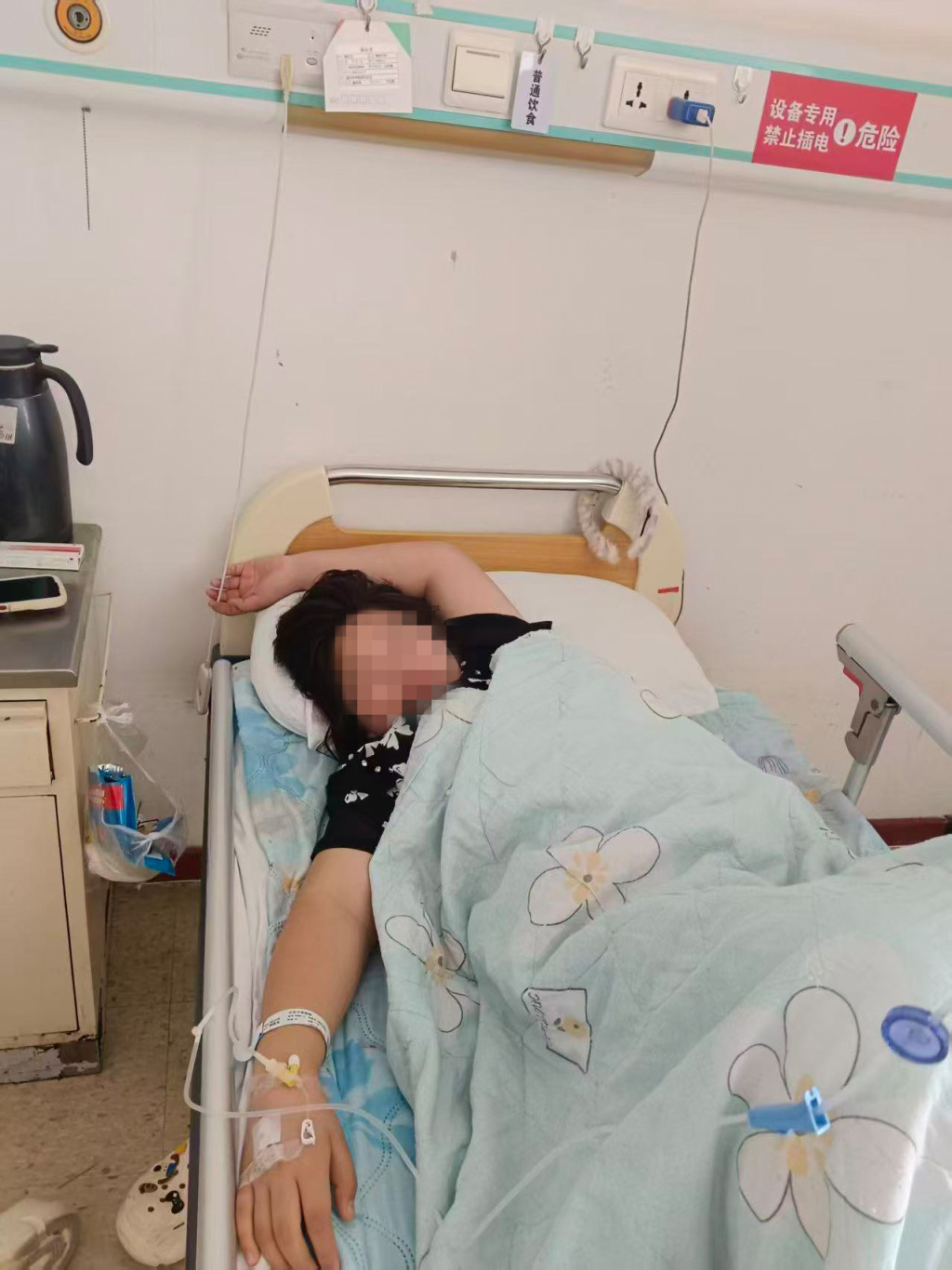 事发后，李某某在医院治疗。