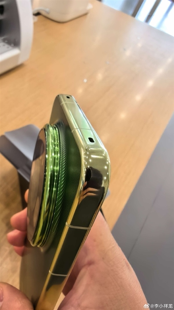 绿色双拼吸睛！华为Mate 90系列真机集体抢跑 四款齐发：10月1上线 Pro Max用麒麟9050 Pro