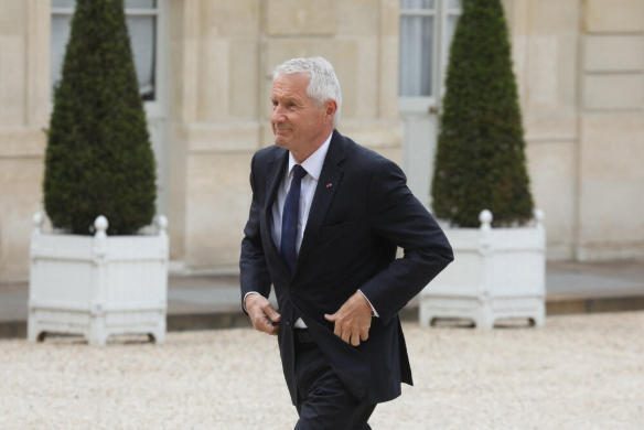 亚格兰于2019年抵达巴黎爱丽舍宫。他因与爱泼斯坦的关联正面临调查。