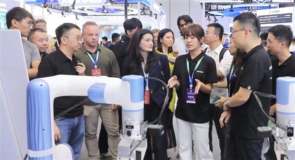 黄仁勋之女黄敏珊来华:现身北京2026世界机器人大会
