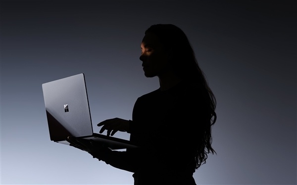 微软花大力气做Surface旗舰：投票还是打不过MacBook