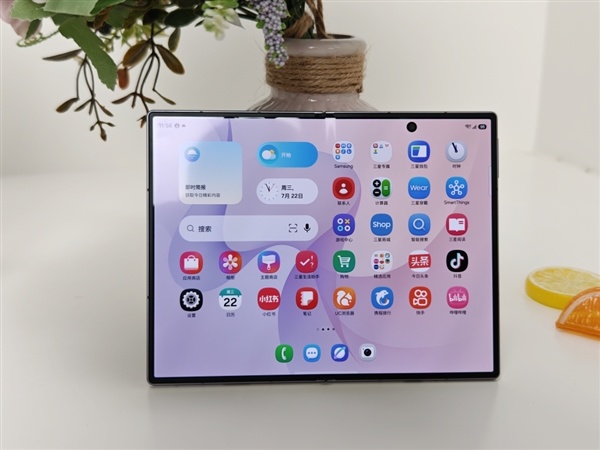 三星Galaxy Z Fold8真机图赏：安卓首款阔折叠 12999元