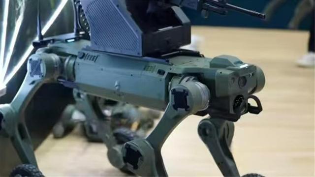 【央视镜头下的机器獒，明详情位“为战而生”】