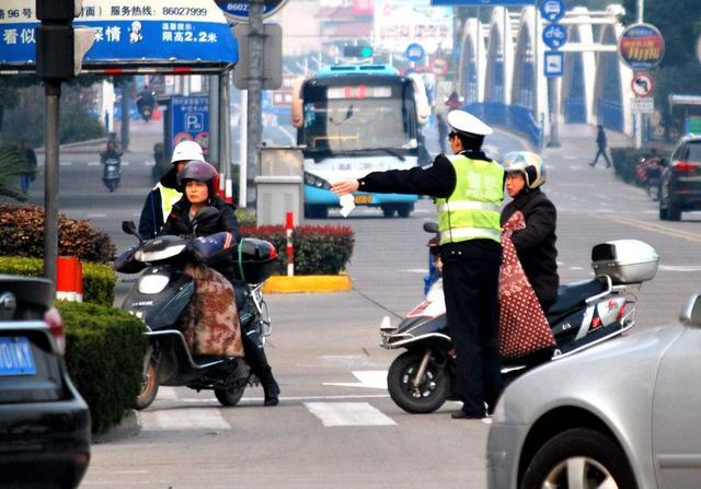 电动车充电也有门道?修车师傅总结多年经验,这几种随手充法真该改改了-有驾