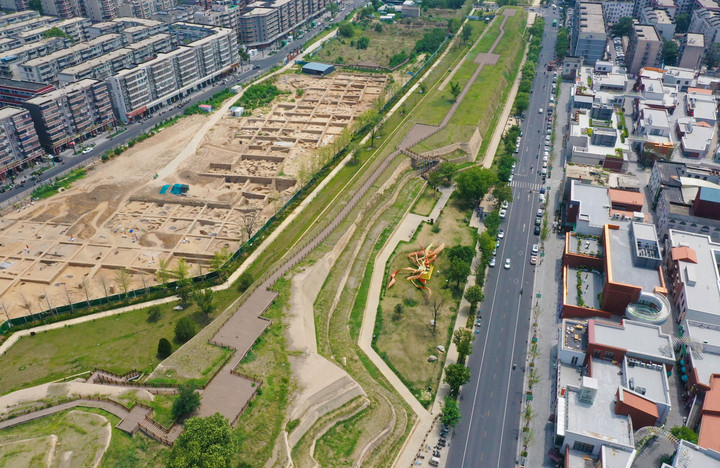 郑州商城国家考古遗址公园(无人机照片)。新华社记者郝源摄