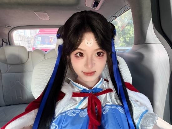 卢本伟老婆晒赵灵儿COS：当牛马打工 为家添砖加瓦