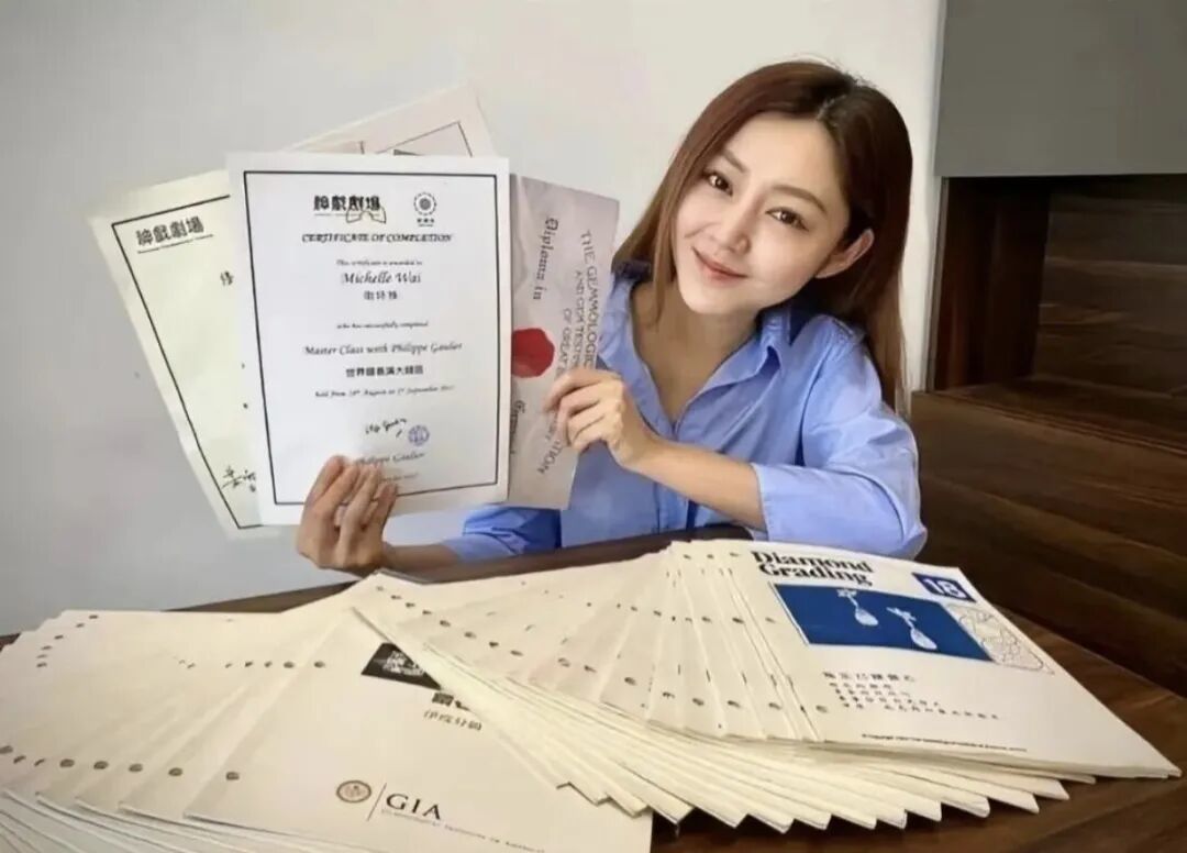 卫诗雅在工作之余考下了许多技能证书。（图/社交媒体截图）