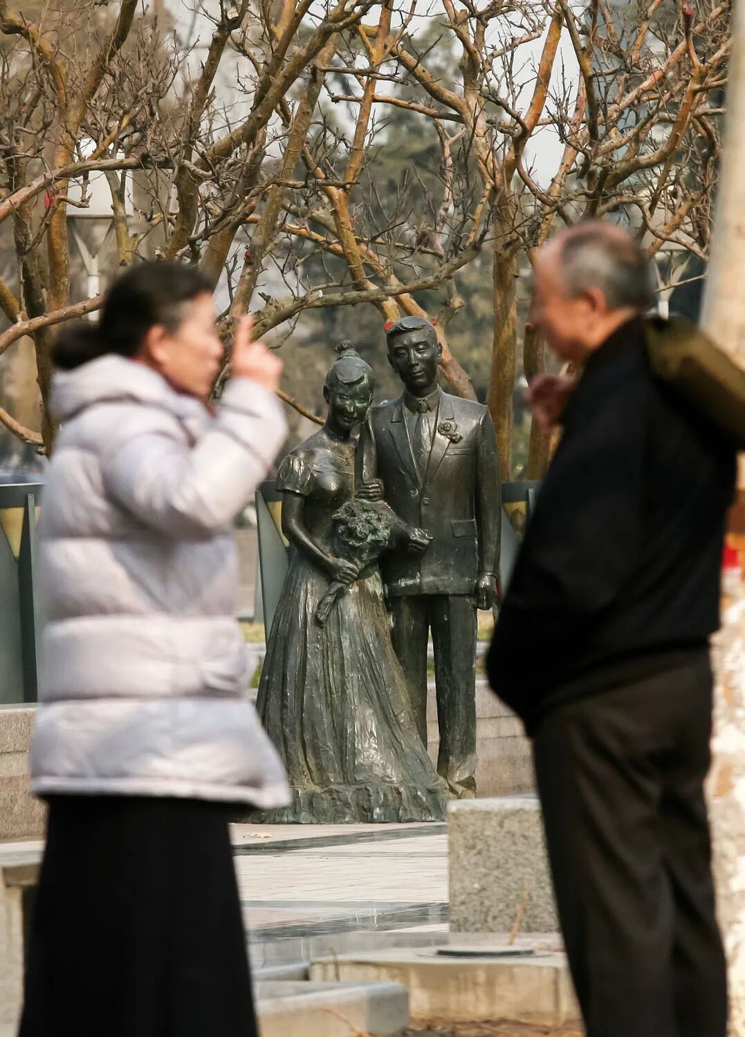 河北石家庄,单身老人的街头相亲见面会