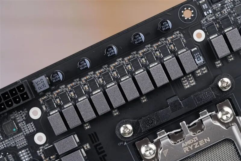 AMD X3D最强优化!七彩虹iGame X870E Vulcan OC V14火神主板评测:专属优化 温度更低性能更强